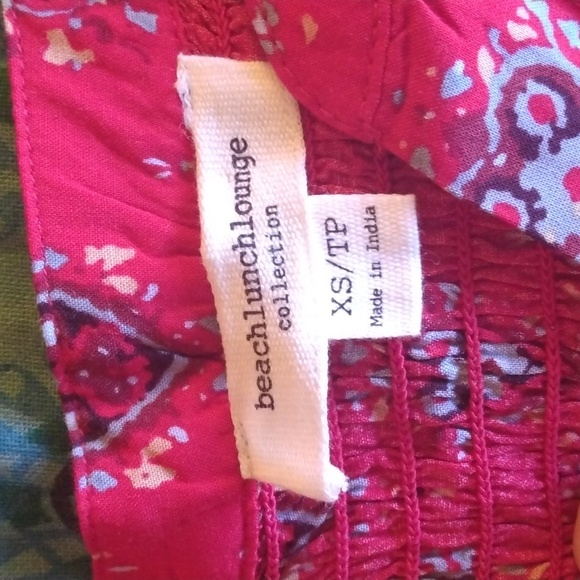 Red pattern button up - Picture 2 of 3